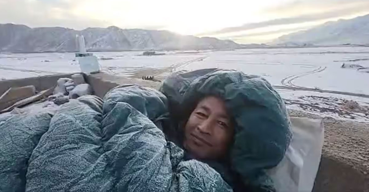 মাইনাস ২০ ডিগ্রিতেও অনশনে ‘থ্রি ইডিয়টস’ খ্যাত ওয়াংচুক