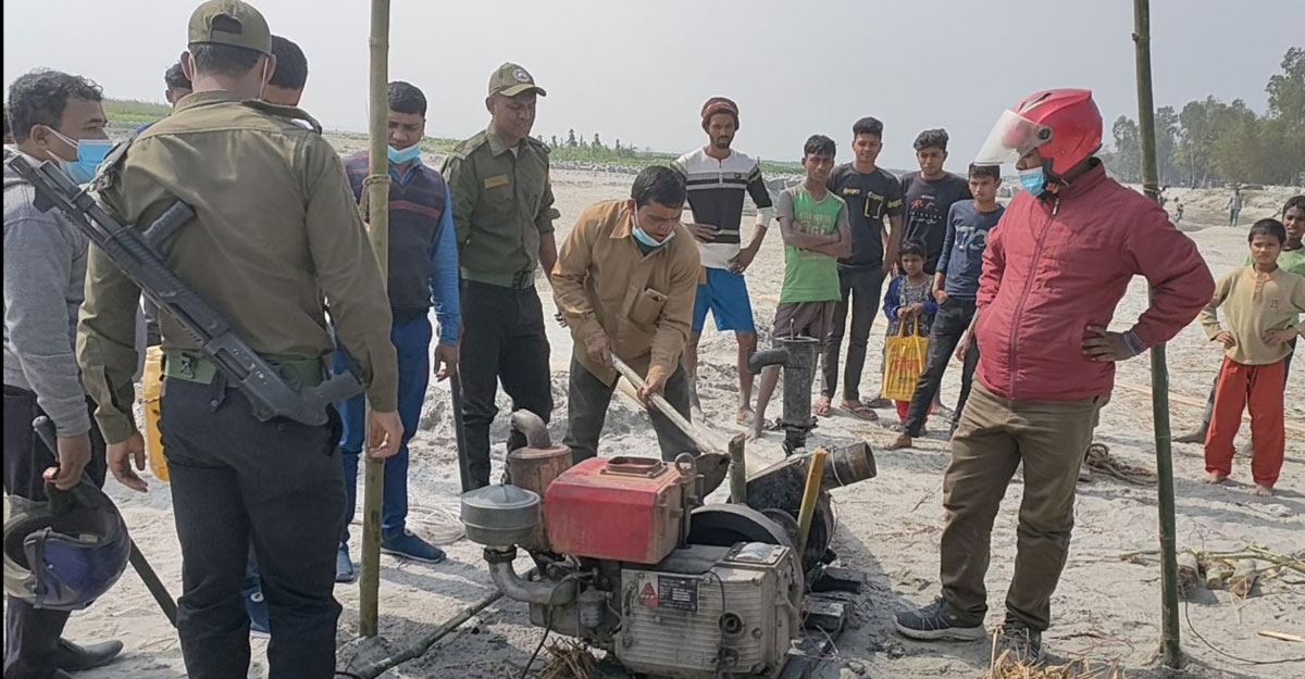 ফিল্মি স্টাইলে তিস্তায় অবৈধ মেশিন ও ট্রাক জব্দ, লাখ টাকা জরিমানা