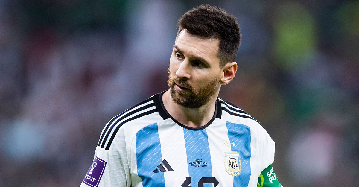 গার্ডিয়ানের বর্ষসেরা ফুটবলার মেসি, পঞ্চাশেও নেই রোনালদো