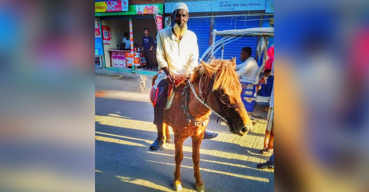 মৃত্যুর সংবাদ শুনলেই ঘোড়া নিয়ে ছুটে যান মনু মিয়া
