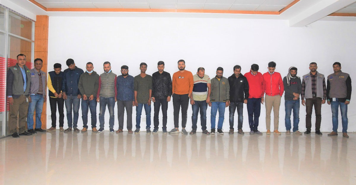 ফোনে ফোনে চলছে অবৈধ মানি এক্সচেঞ্জ ব্যবসা