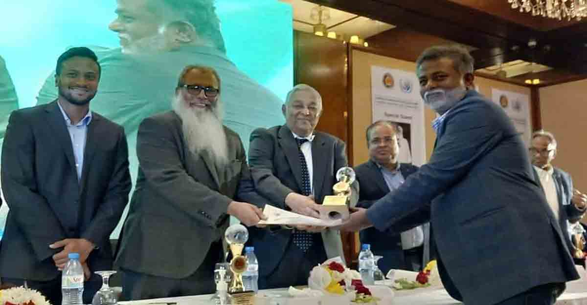 মানবাধিকার পদক পেলেন সেই কাউন্সিলর খোরশেদ