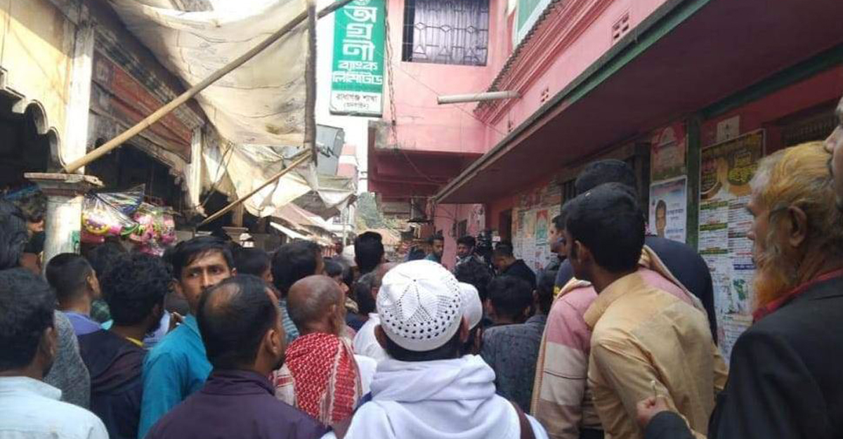 ব্যাংকের ভেতরে মিলল ২ আনসারের মরদেহ 