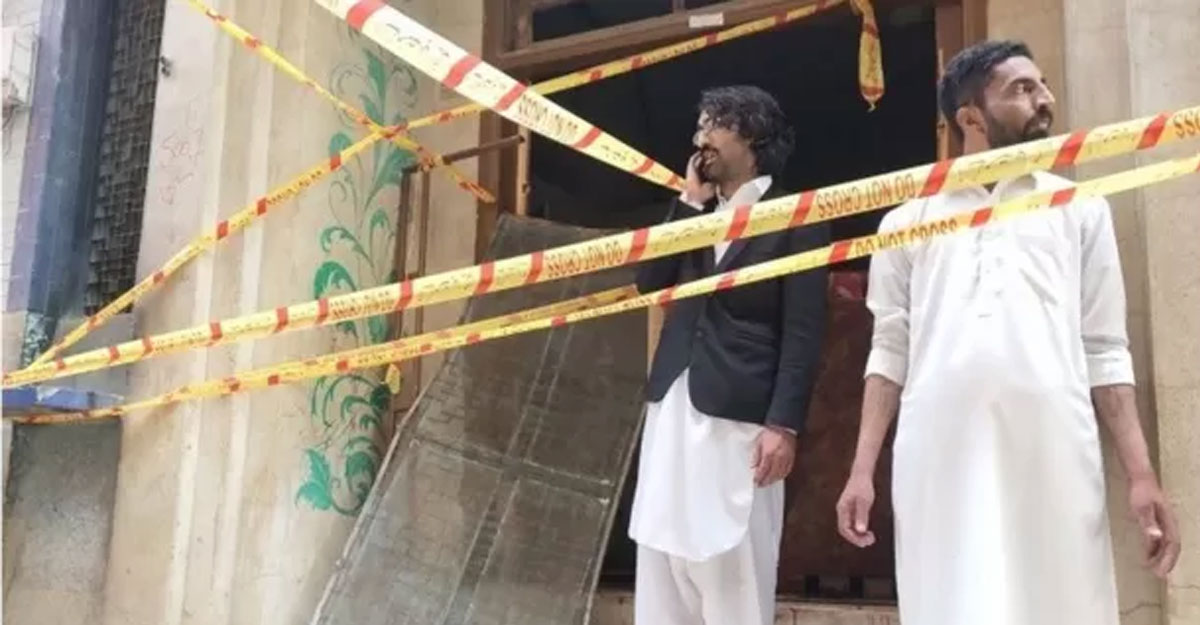 পাকিস্তানে মৃত ছাড়াল ১০০, এখনও চলছে উদ্ধারকাজ