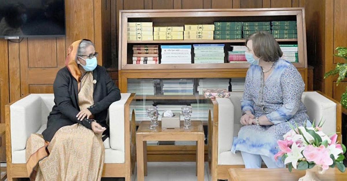 নারীদের মূলধারায় এনে উন্নত দেশের পথে এগোচ্ছি আমরা