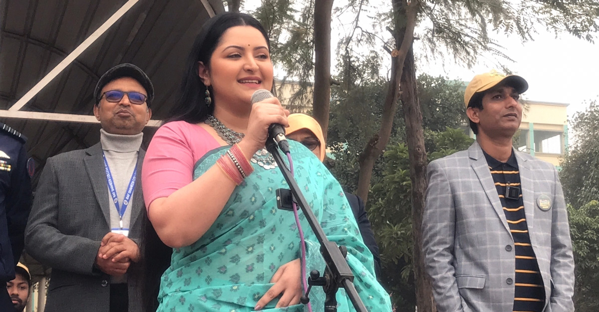 বিচ্ছেদের যন্ত্রণা ভুলে সিনেমার প্রচারণায় পরী