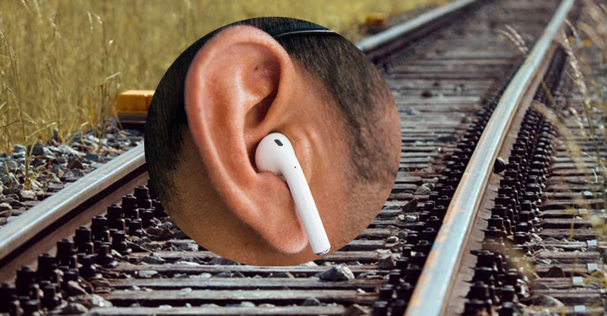 কানে হেডফোন লাগিয়ে রেললাইন পার হতে গিয়ে...