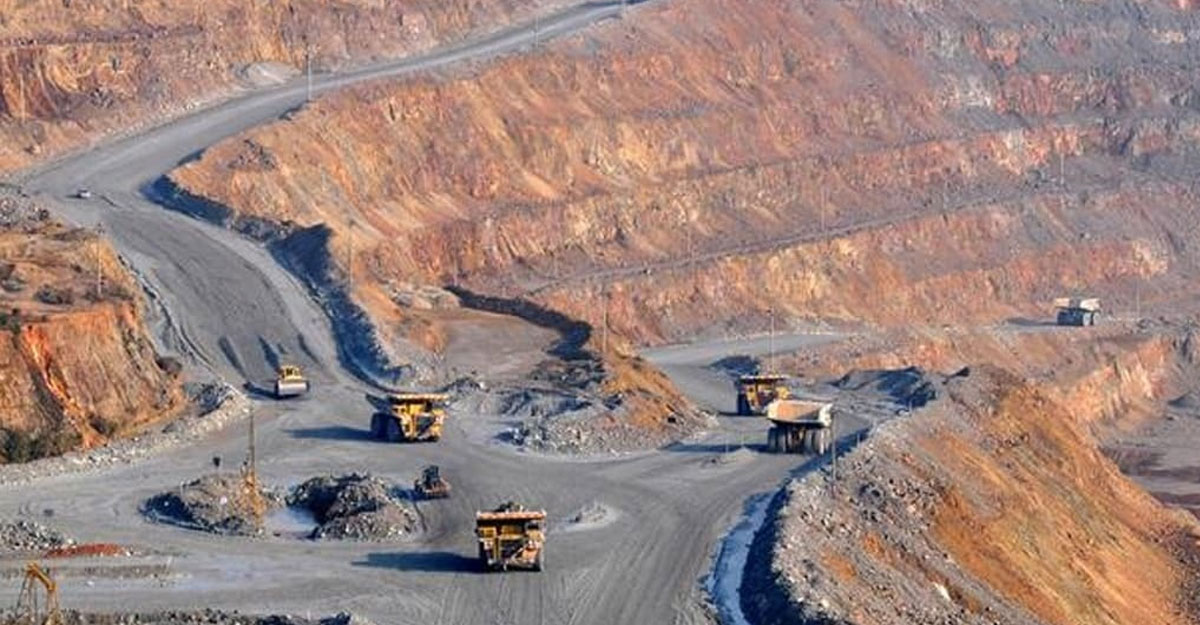 পাকিস্তান থেকে সোনা তুলছে চীন, স্থানীয়দের প্রাপ্তি শূন্য!