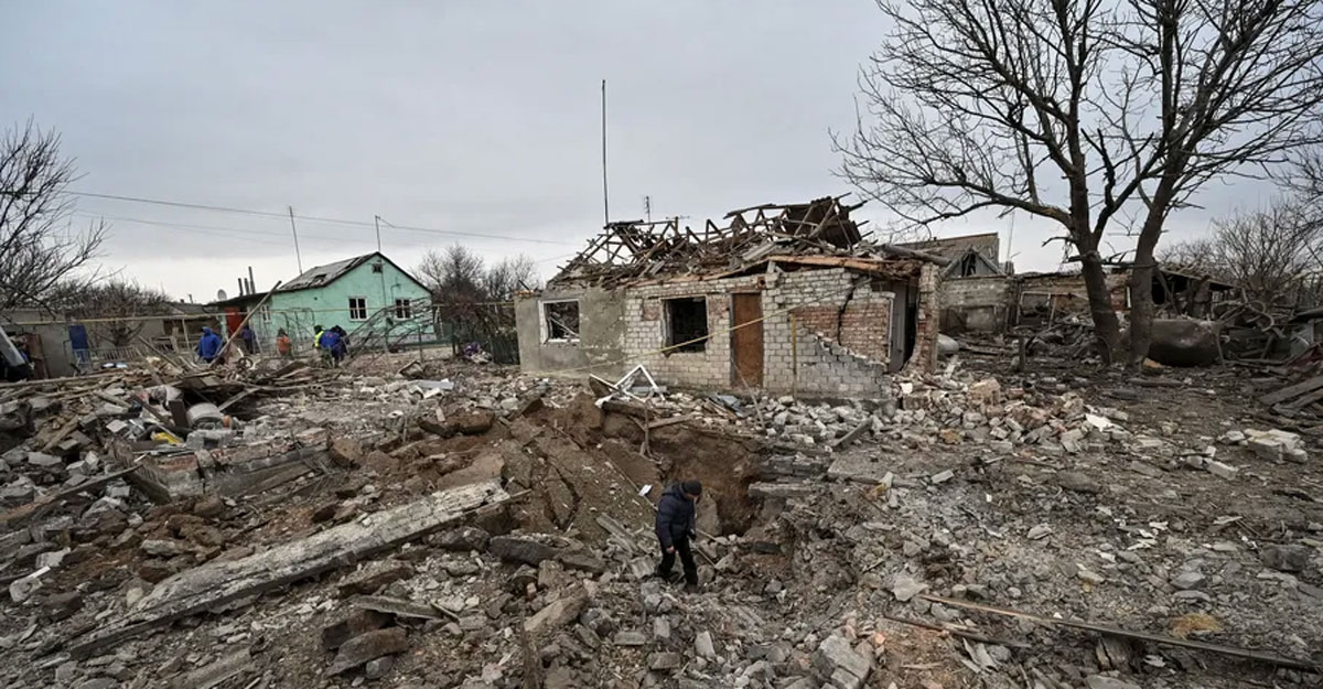 পূর্ব ইউক্রেনের শহরাঞ্চলে তীব্র রুশ হামলা, নিহত ৩