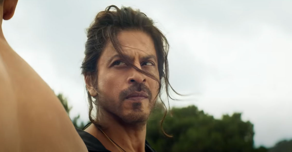 ট্রেলারে চোখের পাতা নড়তে দেয়নি ‘পাঠান’