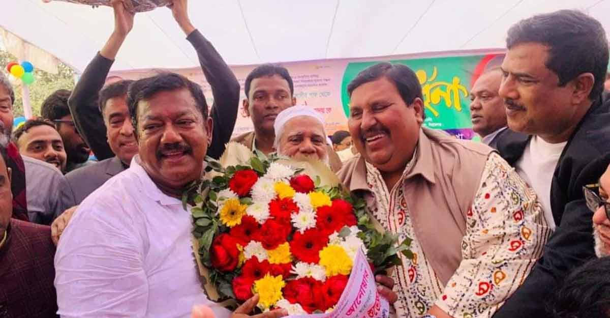 সিরাজগঞ্জে কবির বিন আনোয়ারকে গণসংবর্ধনা