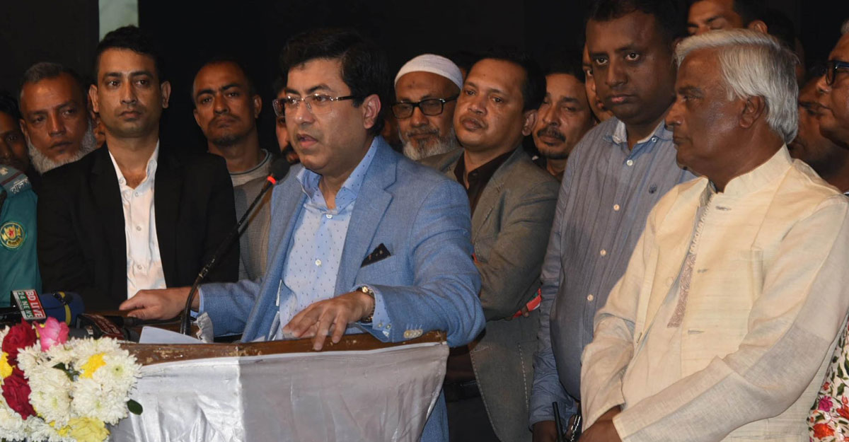 কোথায় বসতে পারবেন হকাররা, জানালেন মেয়র তাপস