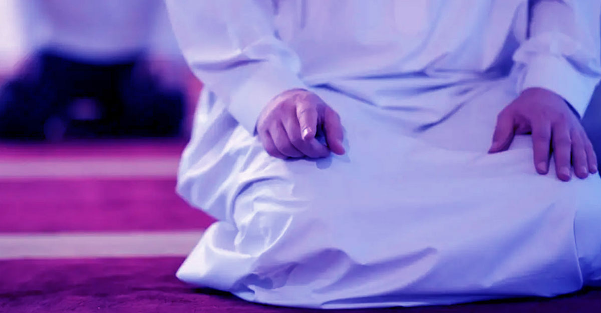 আত্তাহিয়াতু কখন কীভাবে পড়তে হয়