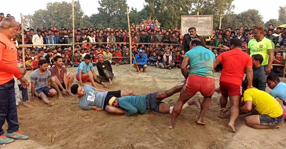 ঠাকুরগাঁওয়ে হা-ডু-ডু খেলা দেখতে জনতার ভিড়