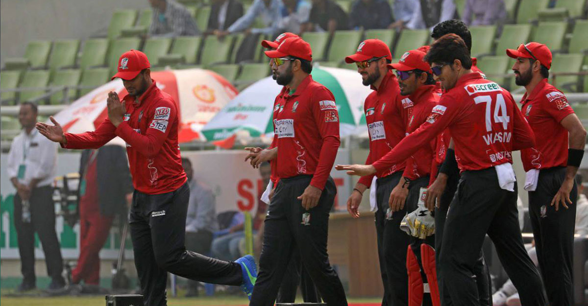 টসে হেরে ব্যাটিংয়ে চট্টগ্রাম