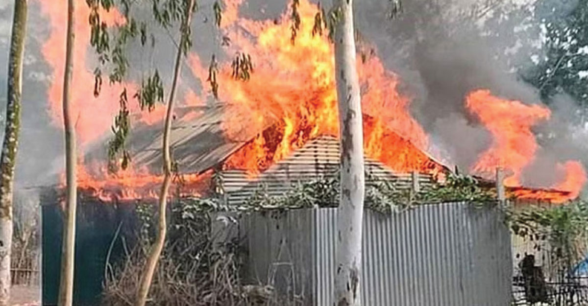 দিনাজপুরে ৩০ বাড়িঘরে হামলার ঘটনায় ১২শ জনের নামে মামলা