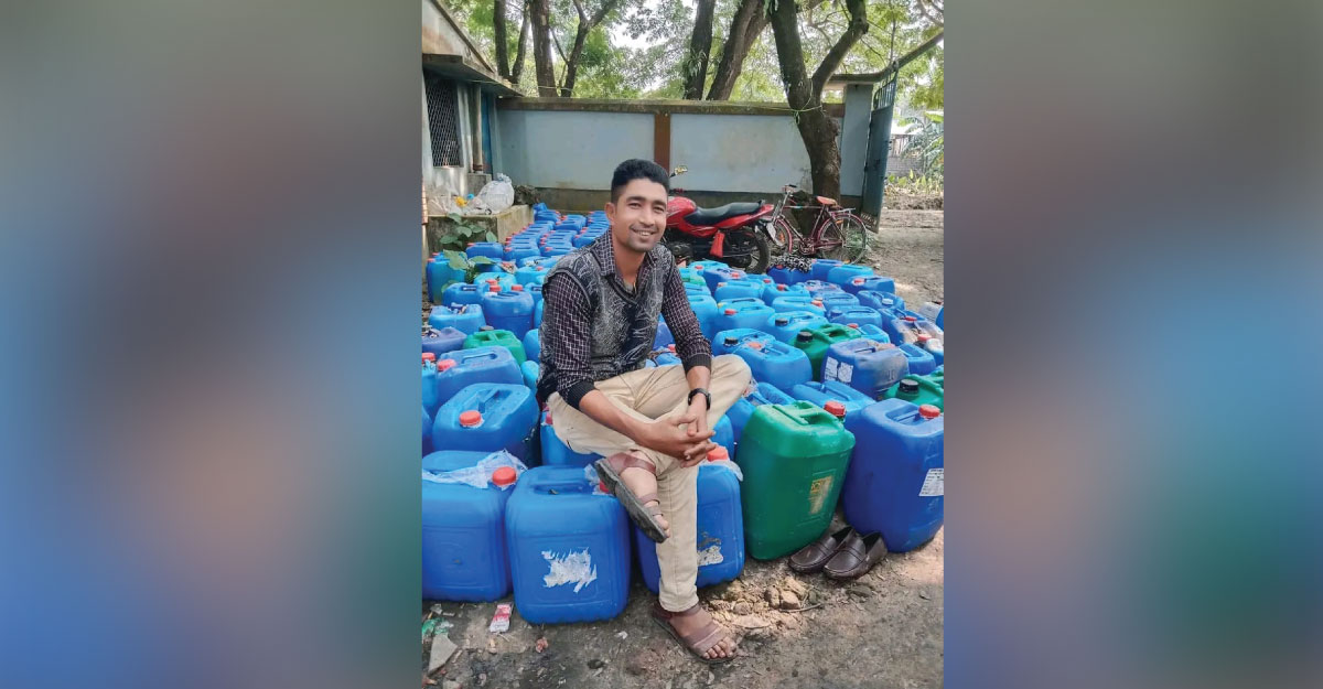 দুই বস্তা চিনি-সরিষা ফুলের মধু দিয়ে ৪শ কেজি মধু, প্রতারক আটক