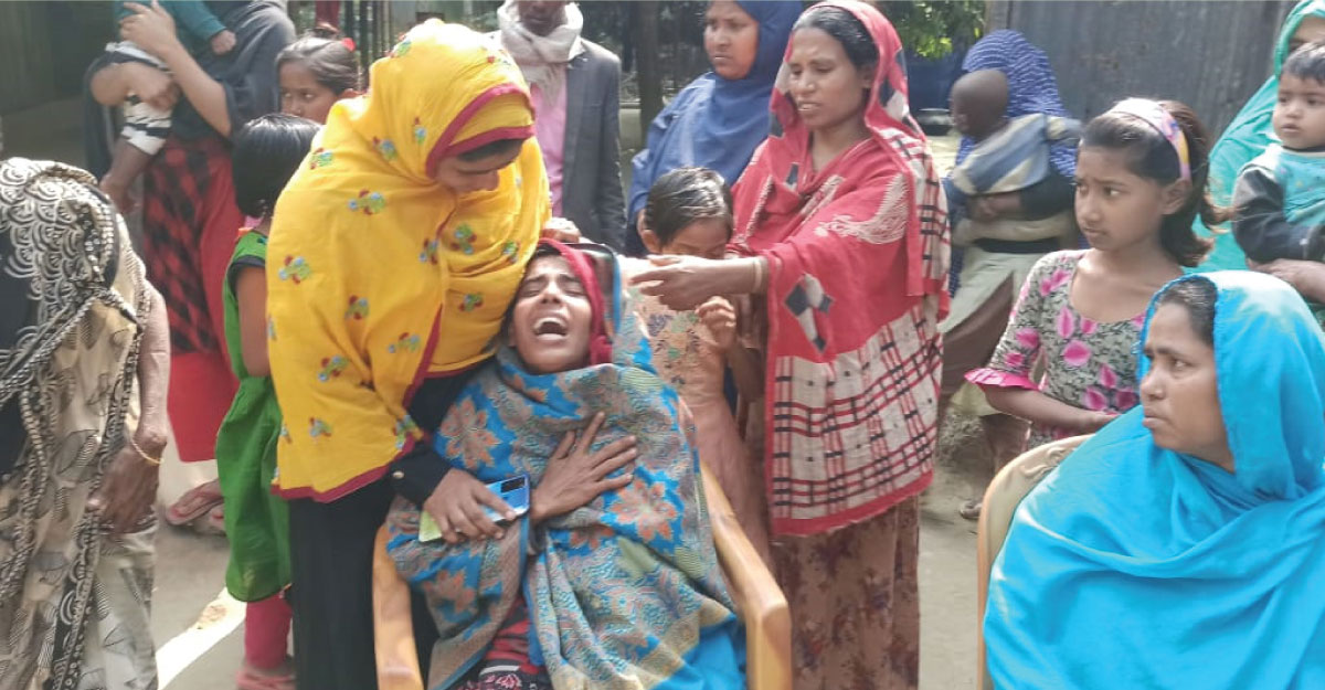 'আমার বুকের ধন চলে গেছে আমি কি নিয়া বাঁচবো'