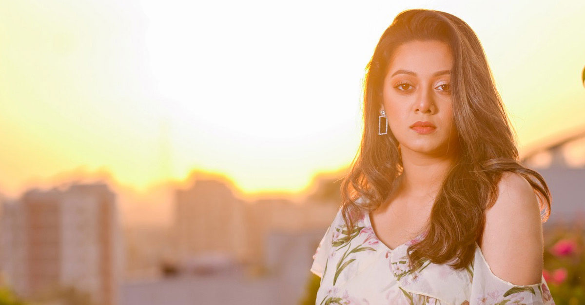 দীঘি কোন ধর্মের অনুসারী?