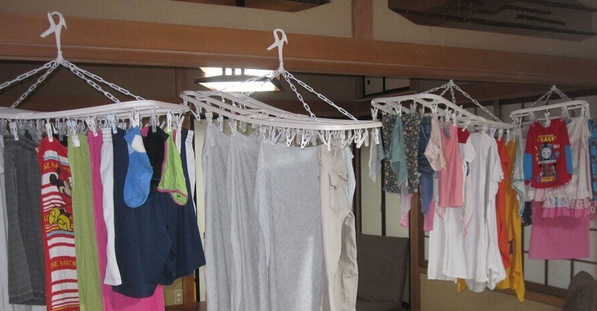 বর্ষায় দ্রুত কাপড় শুকানোর সহজ উপায়