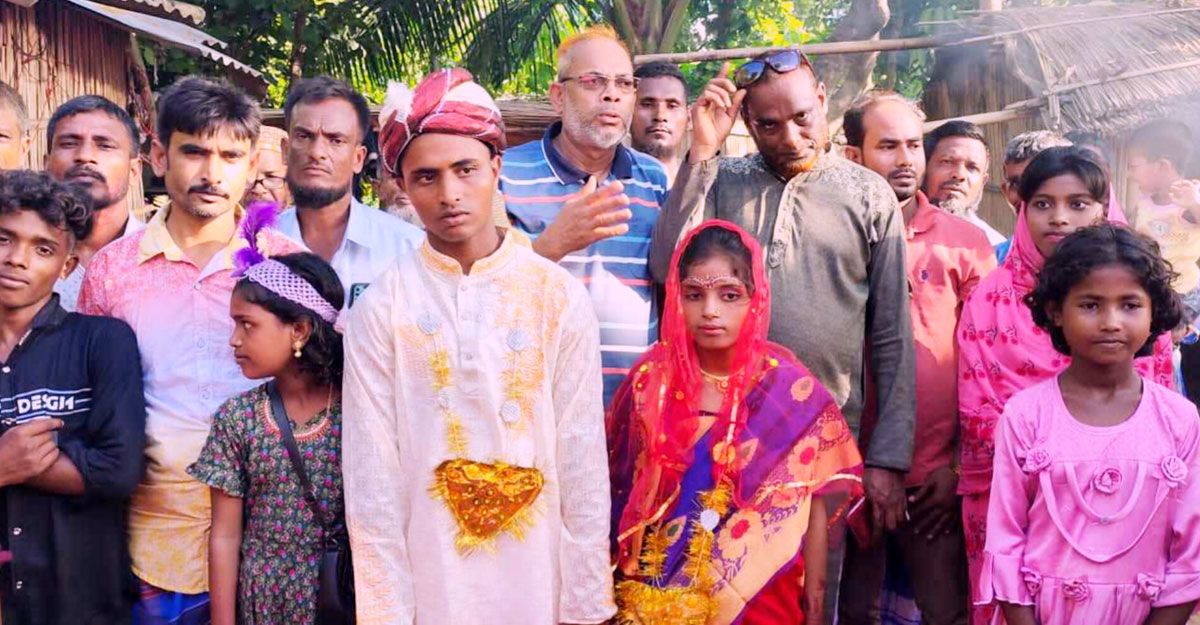 জমকালো আয়োজনে দুই বুদ্ধি প্রতিবন্ধীর বিয়ে দিল গ্রামবাসী