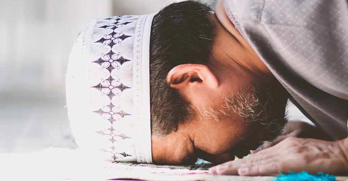 ৪০ দিন জামাতে নামাজ পড়লে কী হয়