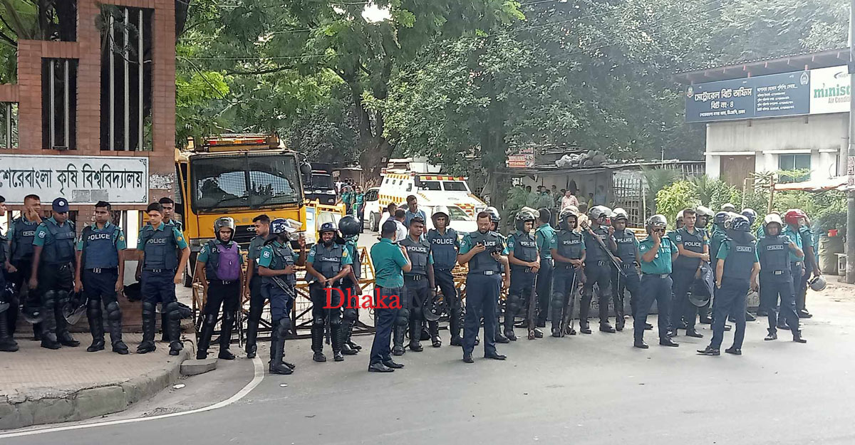 বিএনপির পথযাত্রা ঘিরে মোড়ে মোড়ে পুলিশের কঠোর অবস্থান