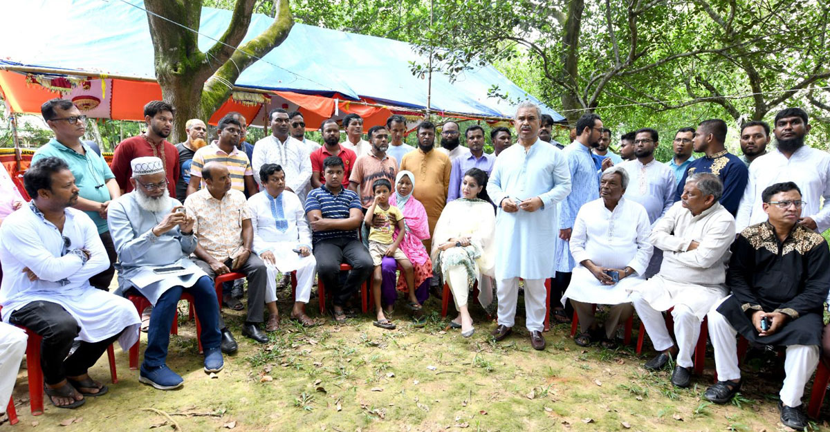 নিহত শ্রমিকনেতা শহিদুলের বাড়িতে বিজিএমইএ সভাপতি
