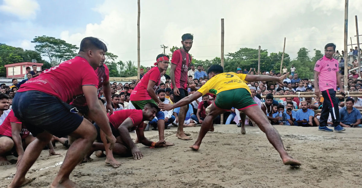 মাদারীপুরে গ্রাম বাংলার ঐতিহ্যবাহী কাবাডি খেলা