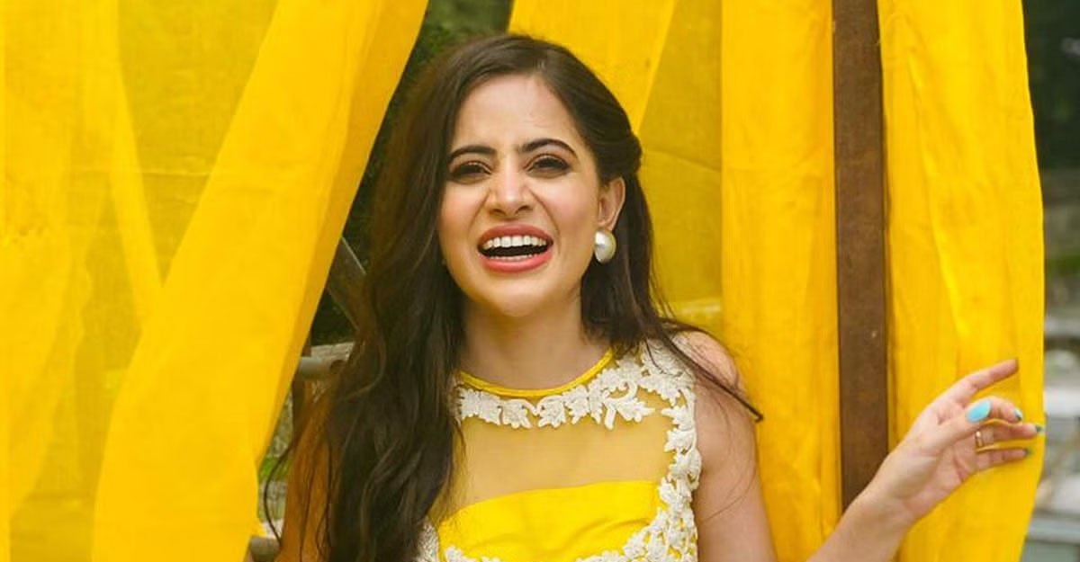 গোয়া যাওয়ার পথে হেনস্তার শিকার উরফি