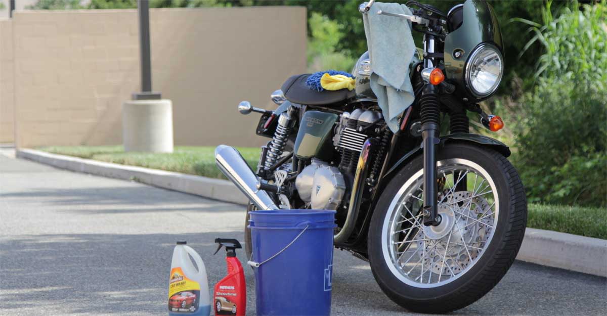 বাইক পরিষ্কারের সময় যে কাজটি অবশ্যই করবেন