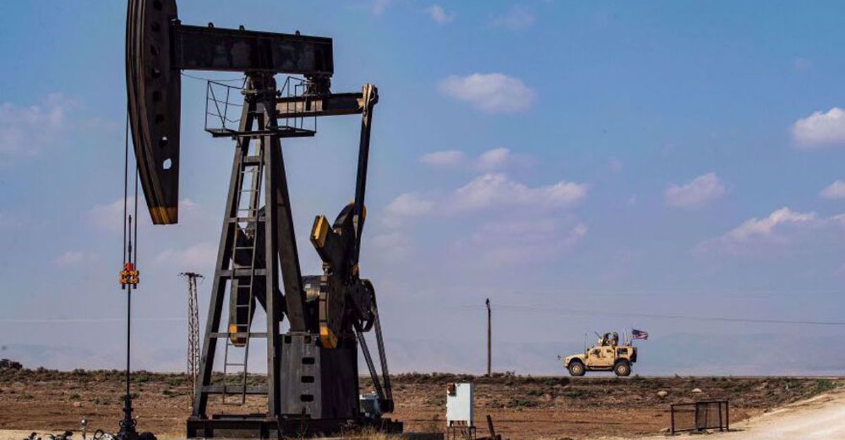 সিরিয়া থেকে তেল চুরি করছে মার্কিন সেনাবাহিনী!