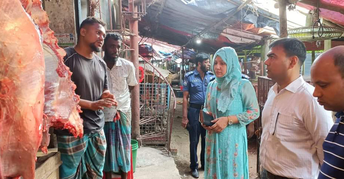 নবীনগরে ২ মাংসের দোকানিকে জরিমানা