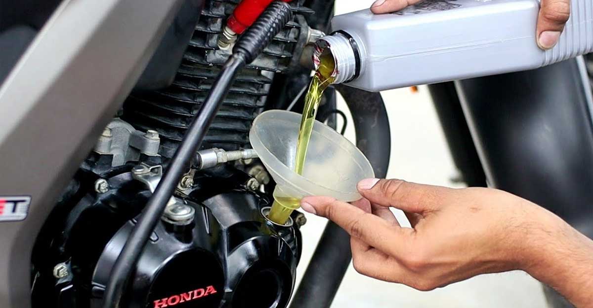 মোটরসাইকেলের ইঞ্জিন ওয়েল কত কিলোমিটার চালানোর পর বদলাবেন?