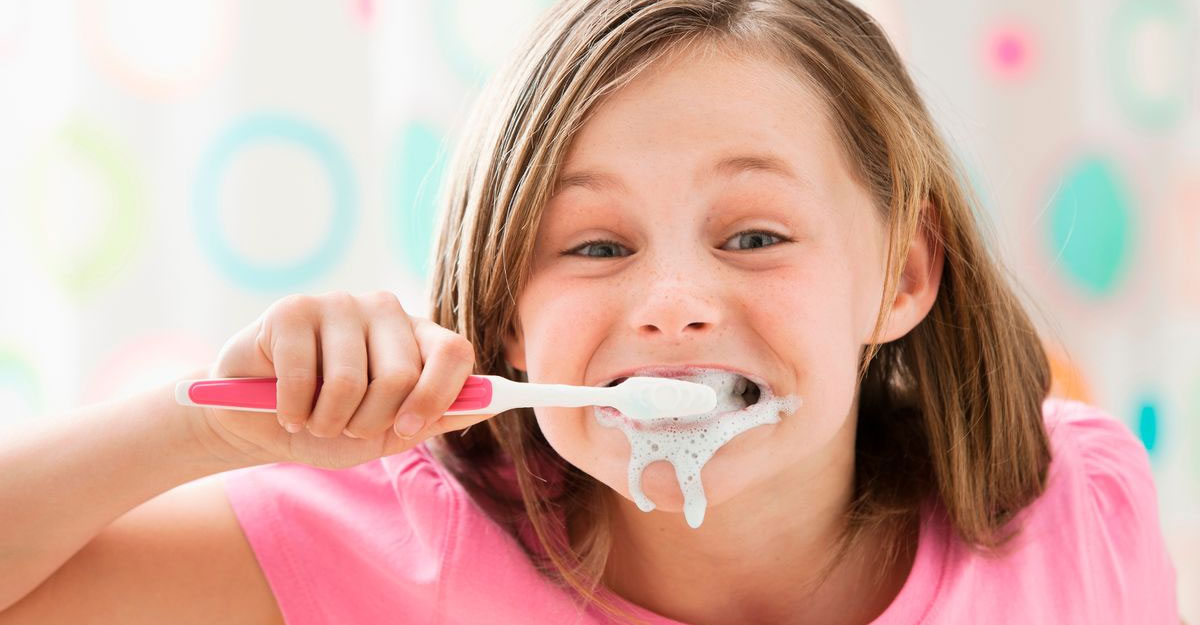 দাঁত মাজার আগে ব্রাশ ভেজালে কী হয়?