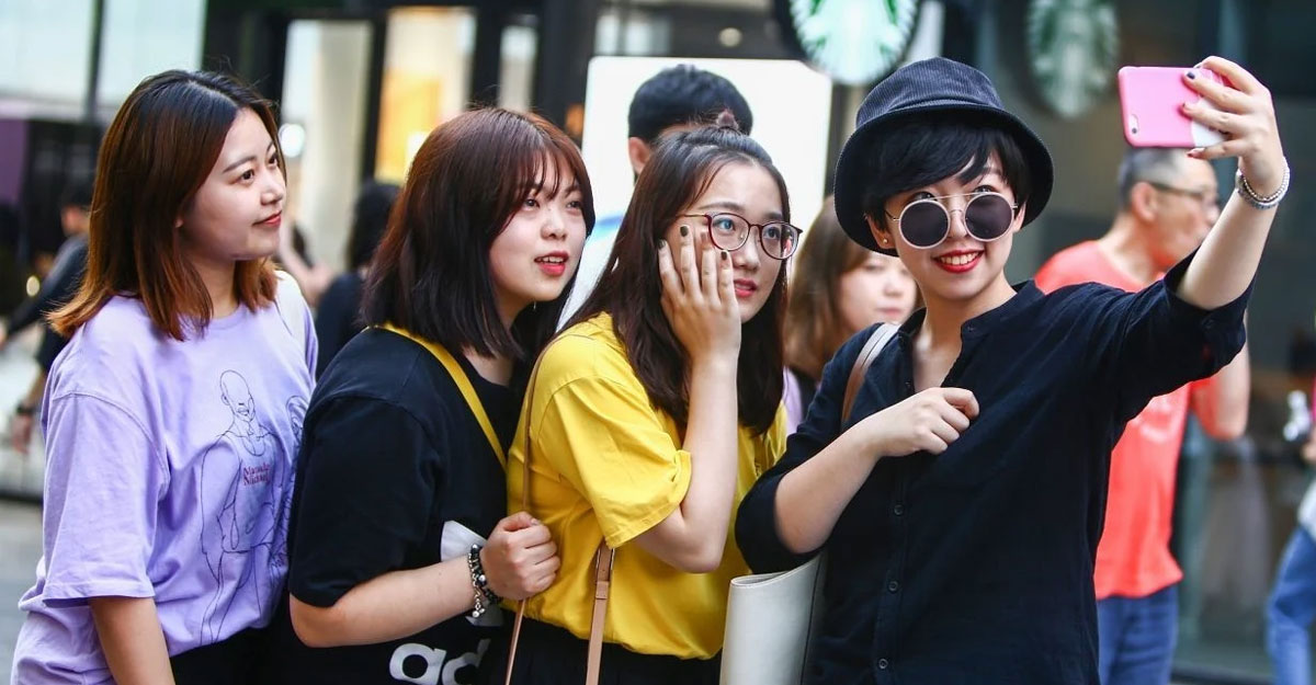 বিয়েতে আগ্রহ নেই চীনে, জন্মহার বাড়াতে মরিয়া জাপান