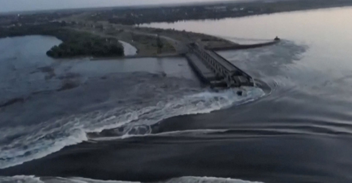 ইউক্রেনের নোভা কাখভকা বাঁধ ভেঙে কারা লাভবান হলো?