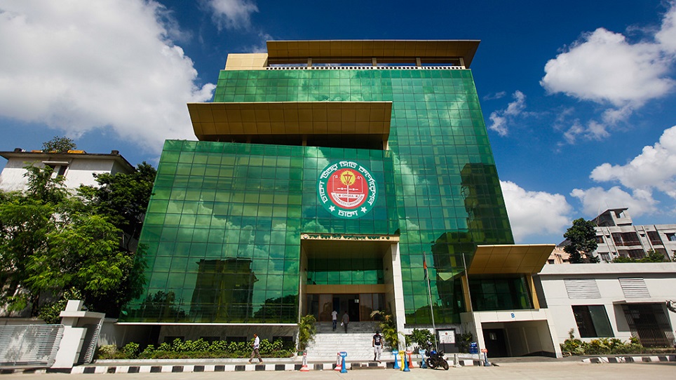 সড়ক বিভাজকের গাছ কাটায় ডিএনসিসির ২ প্রকৌশলী সাময়িক বরখাস্ত