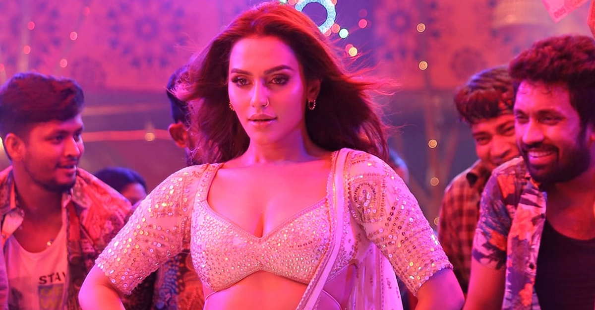 হৃদস্পন্দন বাড়িয়ে দিলেন ফারিয়া