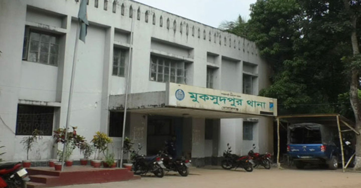 পিকআপ ভ্যানের চাপায় ২ শ্রমিক নিহত