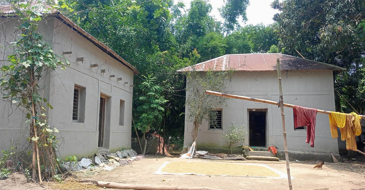 নরসিংদীতে আজও জনপ্রিয় ‘মাটির ঘর’