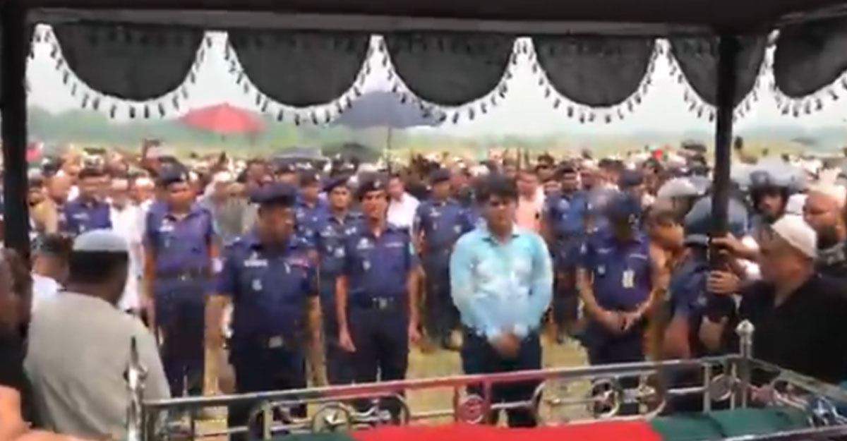 গুলিতে নিহত হারুনুর রশিদ খানের জানাজা সম্পন্ন