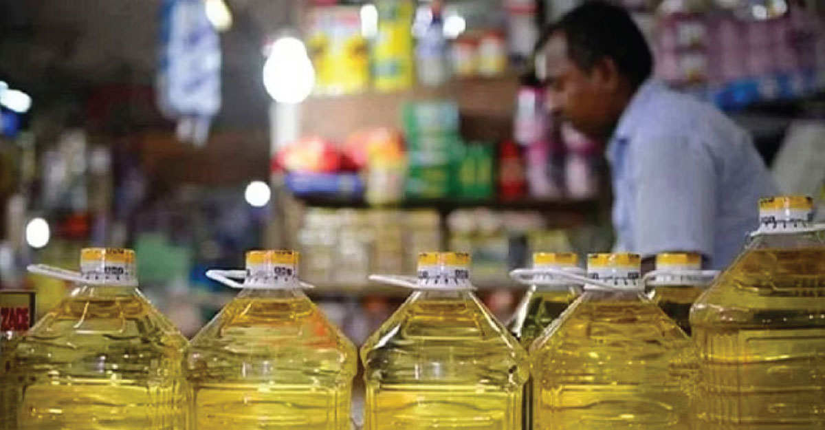 সয়াবিন তেলের জন্য চট্টগ্রামে ক্রেতাদের হাহাকার