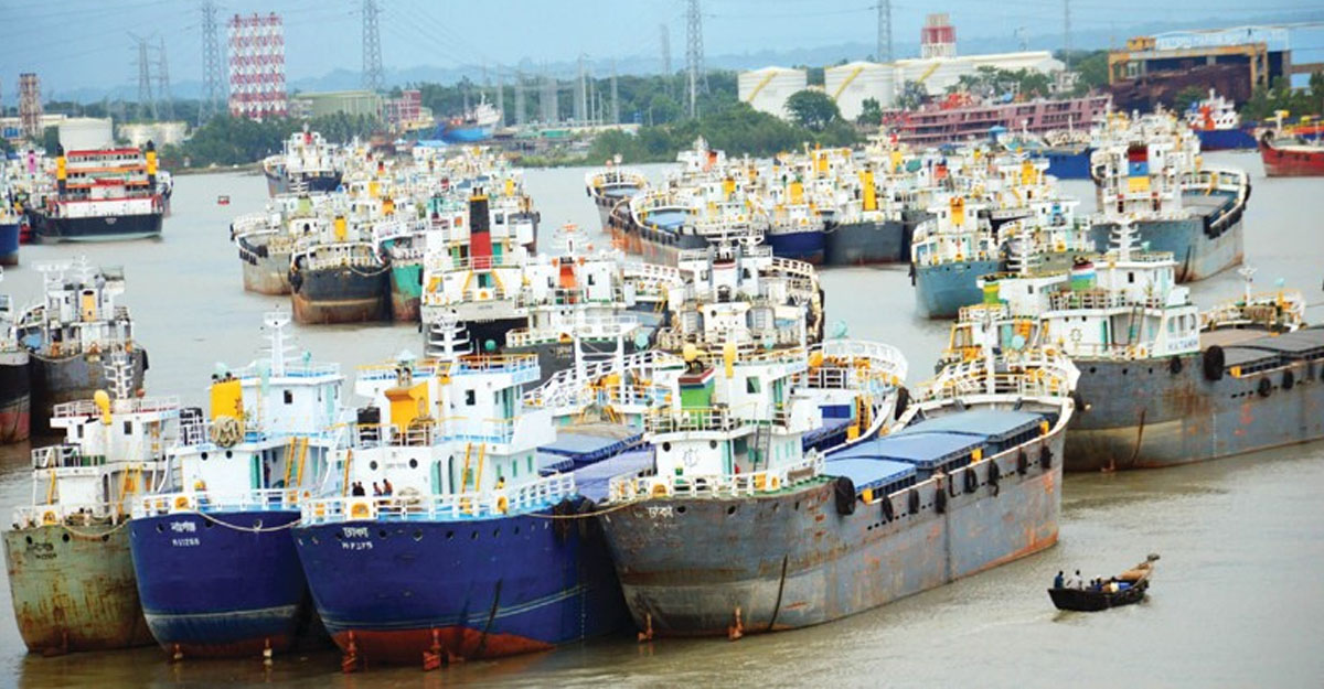 আমদানি কমার প্রভাবে কর্মহীন অধিকাংশ লাইটারেজ জাহাজ