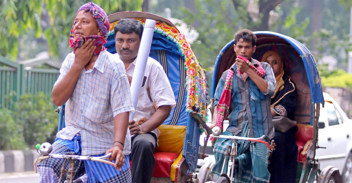 তীব্র তাপদাহে জনজীবনে হাঁসফাঁস