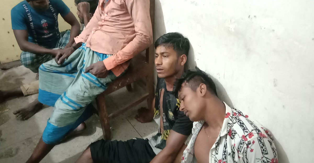 অভিযানে জেলেদের হামলা, মৎস্য কর্মকর্তা ও নৌপুলিশের ১৬ জন আহত
