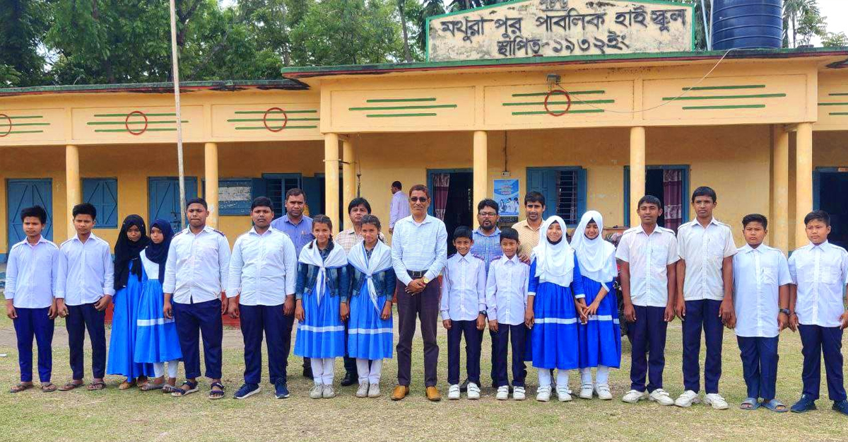 এক স্কুলেই পড়েন ১০ জোড়া যমজ ভাই-বোন
