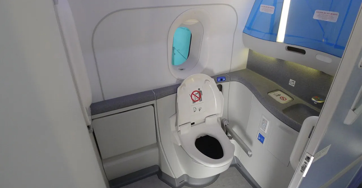 airplane-toilet