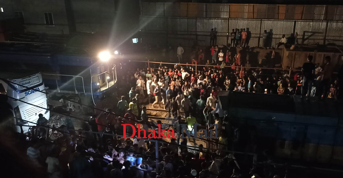 মালিবাগেও উৎসুক জনতার ভিড়, ব্যাহত হচ্ছে উদ্ধারকাজ