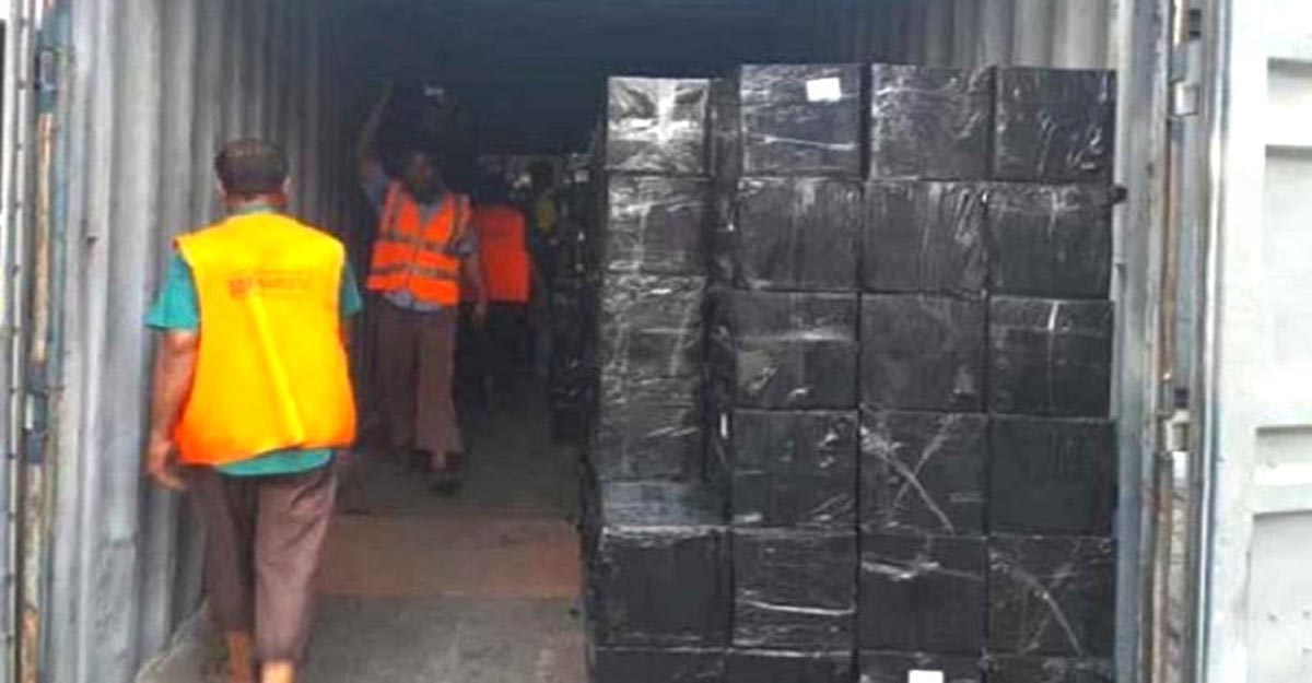 চট্টগ্রাম বন্দরে সোডার কনটেইনারে ১৬ হাজার ৮২৪ লিটার বিদেশি মদ!